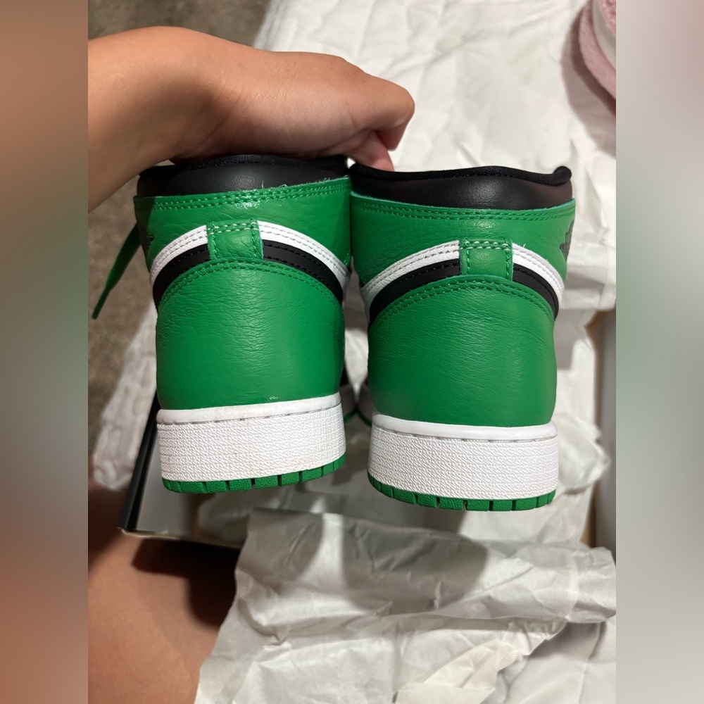 Nike Jordan 1 Lucky green Youth size - Picture 3 of 5